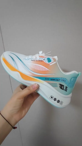 ฤดูร้อนผู้ชายระบายอากาศรองเท้าแฟชั่นรองเท้าวิ่งลำลองน้ำหนักเบาการดูดซึมช็อก