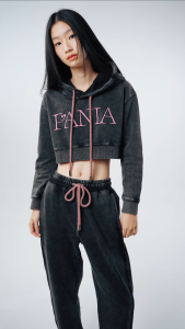 Pania crop hoodie sweater in acid wash black แพนญาเสื้อสเวตเตอร์ฮู้ดครอปสีดำฟอก
