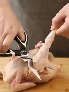 [IZUNA] KC01 GUNTING DAPUR BESAR SERBAGUNA / GUNTING IKAN AYAM DANGING TAJAM / GUNTING DAPUR STAINLESS STEEL / GUNTING DAPUR PREMIUM DENGAN SARUNG / GUNTING DAPUR MULTIFUNGSI