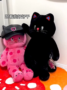 YP-544  การออกแบบ: หมอนตุ๊กตาแมวนอนหลับ น่ารัก อินเทรนด์ ขนาด 60cm ตุ๊กตาแมว แมวลายจุดสีชมพู หมอนแมว