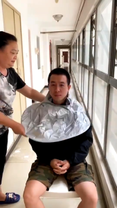 ผ้าคลุมตัดผม ผ้ารองตัดผม เสื้อคลุมตัดผม ผ้ารองผม น้ำหนักเบา พับได้ สําหรับเด็ก ผู้ใหญ่ ตัดแล้วผมไม่ตกพื้น