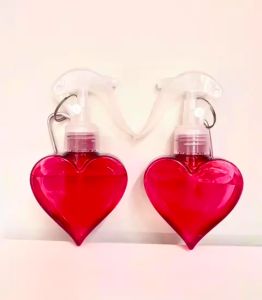 Bình xịt trái tim đựng nước cồn kèm móc khoá