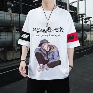 เสื้อยืดผู้ชายแขนสั้นแฟชั่นฤดูร้อนพับกว้างพอดีพิมพ์การ์ตูนคอกลมโพลีเอสเตอร์ยูราเนียมสุทธิเส้นใยยยืดหยุ่นใช้ประจําวันสําหรับวัยรุ่น