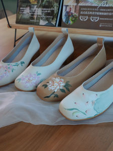 New Chinese Style Hand-Painted Lotus Leather Slip-On Shoes Soft Thick Heel Tea Costume Retro National Style White Cowhide Shoes