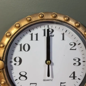 Wall Clock 6.5 inch Rustic Design Round Classic Home Decor Kitchen Room Gift Decoration