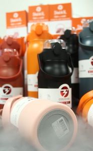 🎇 ขายดีที่สุด - กระติกเก็บอุณหภูมิ SMAIL พร้อมยางกันลื่น และหูหิ้ว ขนาด 1.5 ลิตร กระบอกน้า กระติกน้ำพกพา เก็บอุณหภูมิ สมบูรณ์ 316 ชม สำหรับกระติกน้ำเก็บความเย็น