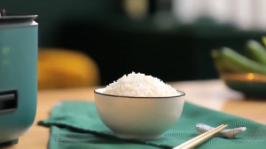 【SG Stock】0.8L Mini Rice Cooker Retro Multifunctional Food Grade Non-stick Layer Rice Cooker For 1~2 People Electric pot / 电饭煲