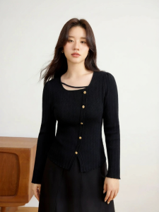 DUSHU | Big Size Stylish Oblique Placket Slit Wool Knit Top