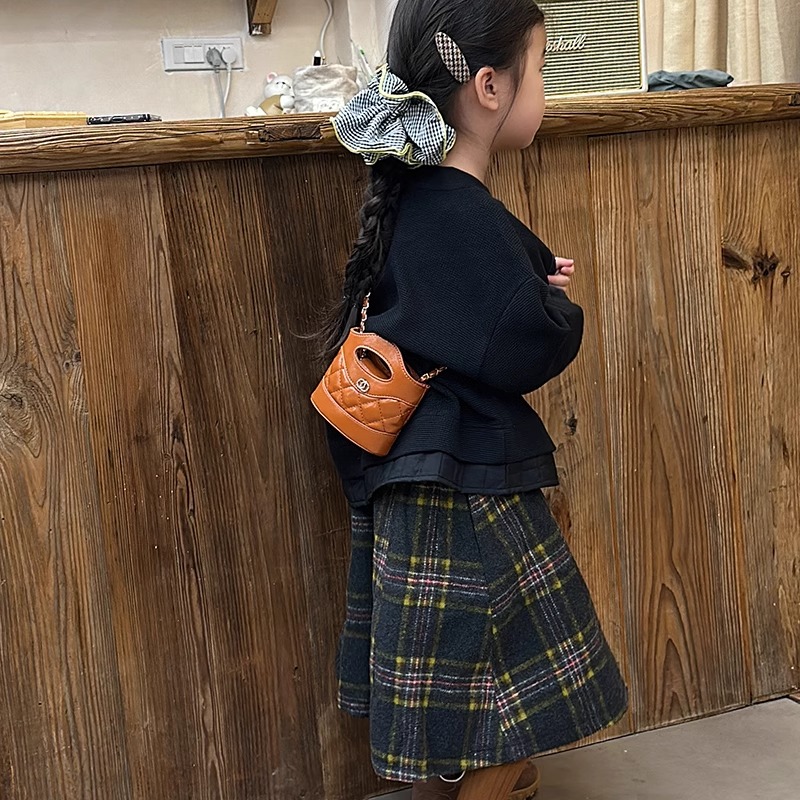 Làm thế nào để chọn túi đeo chéo cho trẻ em phù hợp mà không làm đau lưng con?