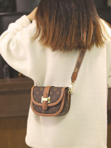 Trendy Small Saddle Bag for Women with Wide Shoulder Strap Crossbody Bag High-End Feelings Ladies Purse Fashionable Geometric Pattern