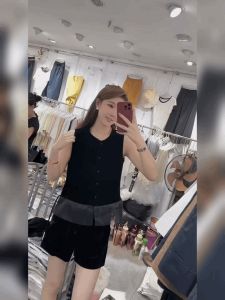 เสื้อคาร์ดิแกนคอตั้งแขนกุดเนื้อผ้าไหมน้ำแข็งสีดำหรูหรา ทรงหลวม ปกติ สีสันสดใส ฤดูร้อน 2025 เสื้อผ้าทำงานสำหรับผู้หญิง