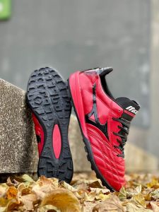 รองเท้าเท้าบอล 100 ปุ่ม mizuno japan พร้อมส่งสินค้าใช้เวลาเดินทาง 2-3 วันซื้อไปใส่ไม่พอดีเปลี่ยนไซส์ได้มีของแถม