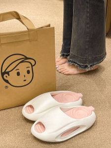 รองเท้าแตะส้นหนาสำหรับใส่ไปชายหาดในช่วงฤดูร้อนสำหรับผู้หญิง รองเท้าแตะพื้นยางกันลื่นแบบสวมสบาย สไตล์เรโทร สีสันสดใส