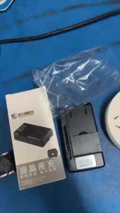 Thiết bị Sạc Kẹp Pin Đa Năng Sạc được Cho tất cả các dòng Pin SMARTPHONE / sạc đa năng cho pin rời điện thoại