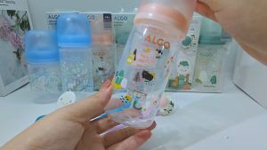 260ml/8.79oz anti colic baby bottle suitable for round hole bottles aged 0-36 months with graduated lines heat-resistant and disinfectable