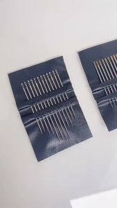 12Pcs Self Threading Sewing Needles with Wooden Needle Case Side-Open Simple Elderly Blind Needle Stainless Steel Multi-size Household Apparel Sewing Needles for DIY Sewing and Mending Embroidery