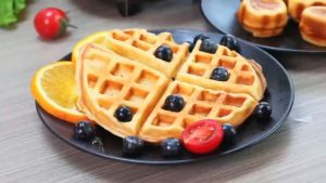 เครื่องทำโดนัท เครื่องอบขนมทรงกลม โดนัทจิ๋ว โดนัท Donut Maker มีไฟแสดงการทำงาน ตัวล็อคป้องกันความร้อน ราคาประหยัด เบอร์เกอร์รีต่าง ๆ ได้ สามารถทำโดนัทได้ 16 ชิ้น หน้าเตาเคลือบเทฟล่อน อาหารไม่ติด ทำความสะอาดง่าย ทำความร้อนอย่างสม่ำเสมอทั้งสองด้าน