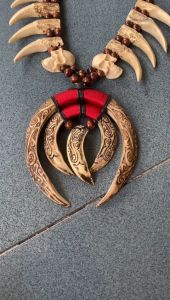 Kalung Taring Desain Etnik & Replika Dayak