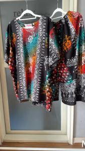 ชุดนอนเสื้อกางเกงสำหรับผู้ใหญ่ ผู้สูงอายุ  ผลิตจาก โรงงานไทย ผ้าสปันเรย่อน เนื้อผ้านุ่ม เบา ใส่สบาย ลายบาติกเรียบร้อย Freesize อก 52 นิ้ว สวมใส่คล่องตัว เหมาะสำหรับการพักผ่อนในทุกวัน