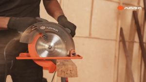 Pumpkin เลื่อยวงเดือน 7" รุ่น J-C5822 (50316) มอเตอร์ทองแดงแท้ เสื้อพลาสติก โครงบังใบด้านล่างผลิตจากเหล็กอย่างดี แข็งแรงทนทาน