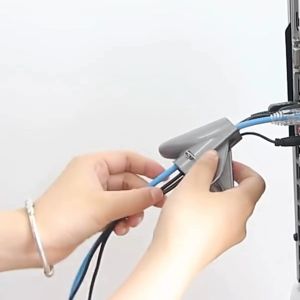 ไส้ไก่พันสายไฟ ท่อพันสายไฟ (ยกม้วน) ไส้ไก่ พันสายไฟ ไส้ไก่พันสายไฟแบบคลิปรูด เส้นผ่าศูนย์กลาง 22 และ 28 มิลลิเมตร