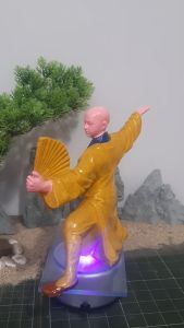 Tượng tu sĩ múa quạt tăng nhân múa quạt nhà sư múa quạt trang trí bàn trà tiểu cảnh non bộ bể cá bon sai ghép lũa..