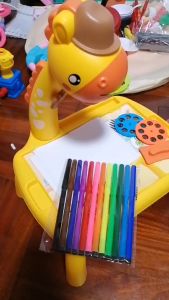 🧸พร้อมส่ง โต๊ะวาดภาพเด็ก กระดานวาดรูป ไวท์บอร์ด ระบายสี วาดรูปตามลาย โปรเจคเตอร์ตั้งโต๊ะ มีเสียง มีไฟด้วย