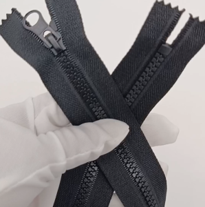 5 or 10 PIECES - 17.5" CLOSE END PLASTIC MOLDED RESIN ZIPPERS