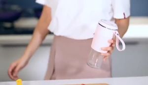 (SG local)6 Blades Portable Blender Bottle Personal Size Juicer mini Blender machine with Travel Lid and USB Rechargeable fruits mixer electric juicer