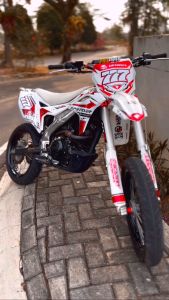 Desain Stiker Custom Nama Motor & Aksesoris Motor WR155
