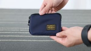 BECORATE Fashion Small Pouch Tooling Style Coin Purse Men Women Casual All-Match Earphone Bag Unique Lipstick Bag Key Bag