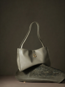 Commute Square Shoulder Bag Leather