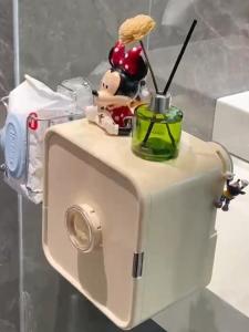 Luxury Suction Cup Toilet Bathroom Wall Mounted Tissue Box Holder Double Layer Rectangular ABS Material Household Storage Organizer