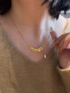 สร้อยคอโซ่กระดูกไหปลาร้าแบบใหม่ปี 2025 สำหรับผู้หญิง สร้อยคอเงินแบบมีจี้เหรียญ 5 จุด สร้อยคอแบบมีจี้เงินสำหรับผู้หญิง ของขวัญสำหรับแฟนสาว