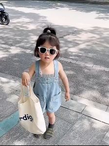 CMALL ครับ ชุดเซ็ทเอี้ยมยีนส์ ด้วยเสื้อสายเดี่ยวสีเทา แฟชั่นใหม่เด็กน่ารักๆ - รุ่น LL045