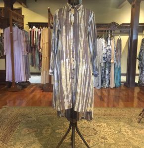 Fatima Tunik by Dian Pelangi LIMITED EDITION Blouse Baju Atasan Kemeja Blus Outfit OOTD Kerja Kantor Casual Formal Pesta Pernikahan Kondangan Wanita Hijaber Cantik Anggun Modis Modern Elegan Mewah Model Korea Terbaru Motif Batik Abstrak Hand Made Kekinian