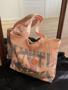 กระเป๋าผ้าใบทรงถือแบบลำลองสไตล์เกาหลี กระเป๋าสะพายไหล่สำหรับเดินทาง กระเป๋าถือลายการ์ตูนแฟชั่นสำหรับผู้หญิง กระเป๋าถือแบบถือได้ขนาดใหญ่