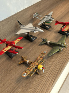 Alloy Finished Model Plane Carisma Red Pig Battle Bomber World War II Aviation Collectible Display Model Airplane Toy