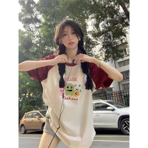 เสื้อยืดผ้าฝ้ายสไตล์ญี่ปุ่นสําหรับผู้หญิงหลวมพอดีแขน Raglan การ์ตูนแอนิเมชั่นพิมพ์การออกแบบต่อต้านริ้วรอยเหมาะสําหรับฤดูร้อน