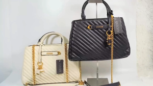 GUESS Sela Girlfriend Satchel