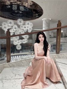 Áo dài cổ chữ U thanh lịch cho nữ không tay với váy lớn phồng treo áo choàng dạ hội cho mùa xuân và mùa hè