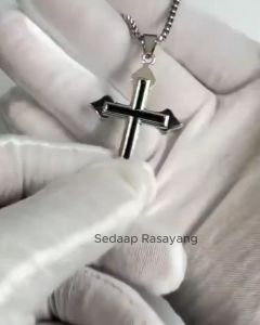 Kalung Salib Pria Titanium Silver / Kalung Pria Salib Crucifix