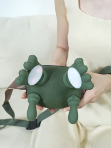 【แบตเตอรี่ใช้ต่อเนื่องได้ 9 วัน】ประคบร้อนไฟฟ้า เครื่องนวดคอไหล่ สวมใส่ง่ายสบาย Massager Neck เครื่องนวดหลัง ของขวัญเพื่อสุขภาพ