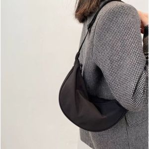 Wait bag Tas slempang Polos Wanita