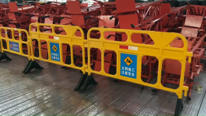 แผงกั้นพลาสติก แผงกั้นจราจร PE สีเหลือง ขนาด(135x90cm) (157x100cm) กั้นเขต สีเหลือง เคลื่อนย้ายง่าย แผงกั้นรั้ว แผงกั้นที่จอดรถ พลาสติกหนา แข็งแรง