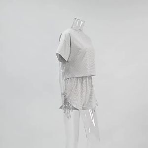 2025 Bộ đồ ngủ sọc dệt kim mùa thu tay ngắn rộng quần short thời trang trang phục ngoài cho phụ nữ