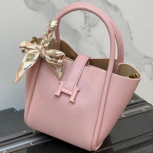 Hong Kong Womens Bucket Bag 2025 New Style Handbag Leather Crossbody Bag Versatile Shoulder Bag Market Price 2888 Yuan