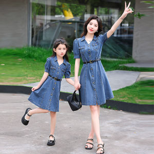 ชุดเดรสยีนส์แฟชั่นฤดูร้อนสำหรับคุณแม่และลูกผู้หญิง ชุดเด็ก ชุดแฟชั่นลำลอง ผ้าโพลีเอสเตอร์ สีพื้น ระบายอากาศได้ดี