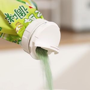 Food Sealing Clip Leak-Proof Flour Sealing Clip with Pour Spouts Portable Food Sealing Clips Snack Plastic Bag Sealer Clamp Storage Tool Food Accessories