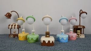 โคมไฟตั้งโต๊ะ โคมไฟอ่านหนังสือ โคมไฟ LED เปิดไฟได้3สเต็ป โคมไฟตกแต่ง ถนอมสายตา แบบชาร์จแบต มีแบตเตอรี่ไม่ต้องเสียบปลั๊กขณะใช้งาน